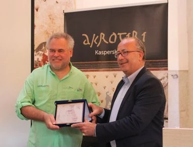 Ευγένιος Κασπέρσκι, ο Ρώσος με το ελληνικό όνομα που ξανάδωσε ζωή στο Ακρωτήρι Σαντορίνης (φωτό, βίντεο)